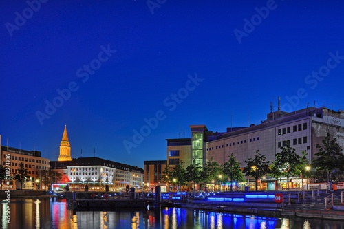 Foto: Bootshafen in Kiel bei Nacht Bootshafen in Kiel bei Nacht