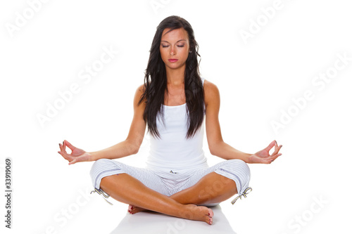 Photo: junge Frau bei Yoga Training junge Frau bei Yoga Training