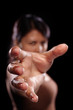 Foto: Asian woman trying to reach Asian woman trying to reach