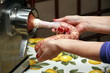 Embuchando chorizos