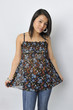 Foto: Junge asiatische Frau in nachdenklicher Pose Junge asiatische Frau in nachdenklicher Pose
