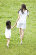 仲良しな女性と女の子