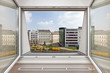 Foto: outlook from an apartment window on urban setting outlook from an apartment window on urban setting