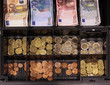 Foto: Kassenschublade gefüllt mit Euro-Geld Kassenschublade gefüllt mit Euro-Geld