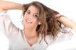 Portrait de jeune-fille cheveux châtain souriante
