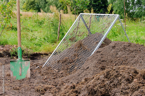 Photo: Komposthaufen sieben - compost pile sieve 03 Komposthaufen sieben - compost pile sieve 03