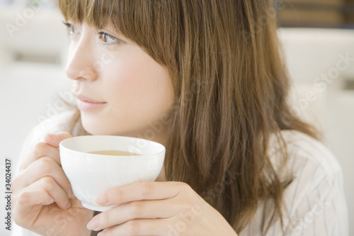Photo: お茶を飲む女性 お茶を飲む女性