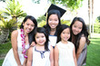 Foto: Asian Family Celebrating Graduation Asian Family Celebrating Graduation
