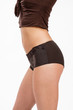 Ventre de femme mince avec percing