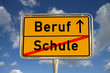 Deutsches Ortsschild Schule Beruf