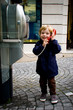 Enfant au téléphone