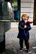 Enfant au téléphone