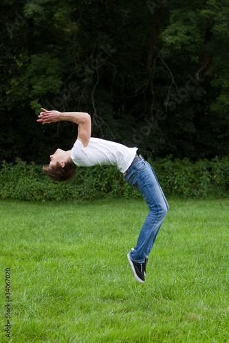 Photo: salto rückwärts salto rückwärts