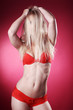 Foto: Sexy Frau mit Haaren im Gesicht muss zum Friseur, hoch Sexy Frau mit Haaren im Gesicht muss zum Friseur, hoch