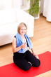 junge Frau in der Pause nach Fitness