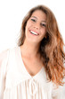 Portrait de jeune-fille souriante aux cheveux longs