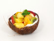 obstsalat in der kokosnuss