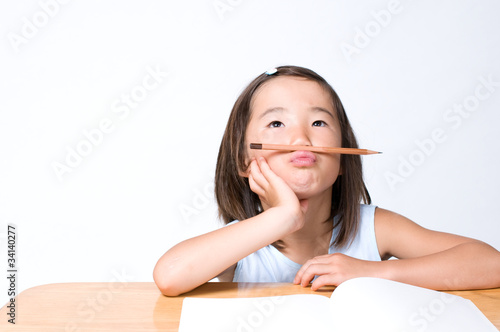 Photo: 勉強する女の子 勉強する女の子