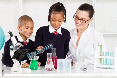 Photo: primary school students science experiment primary school students science experiment