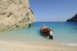 gommone sulla spiaggia a zakynthos gommone sulla spiaggia a zakynthos
