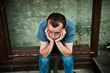 Photo: homme attendant le bus homme attendant le bus