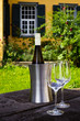 Weißwein im Kühler