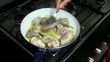 Cuocere il coniglio all'arrabbiata