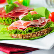 Saftiger Schinken auf Vollkornbrot