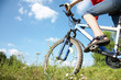 Foto: cyclist on green grass cyclist on green grass