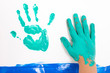 grüne Kinderhand
