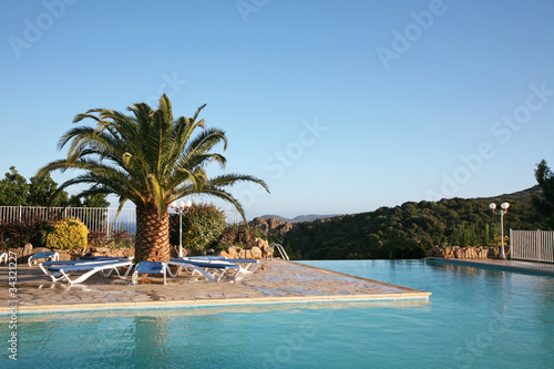 Photo: Leerer Pool am Nachmittag Leerer Pool am Nachmittag