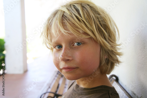 Foto: Erschöpfter Junge Erschöpfter Junge