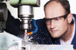 Foto: Macro of laborer at milling machine. Macro of laborer at milling machine.