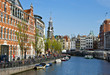 Foto: Channels in Amsterdam. Typical Amsterdam architecture Channels in Amsterdam. Typical Amsterdam architecture