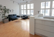 Foto: Loft mit moderner Sitzecke und Tresen Loft mit moderner Sitzecke und Tresen