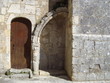 Porte sur le coté de l'Eglise Saint Martin Porte sur le coté de l'Eglise Saint Martin