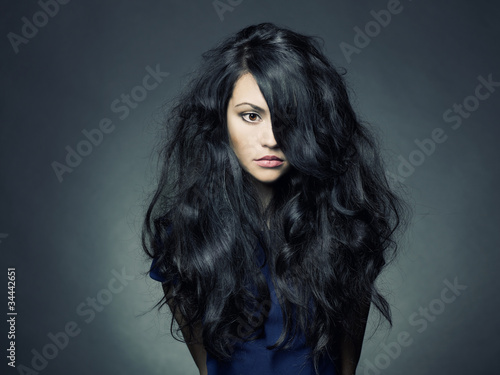 Foto: Beautiful lady with magnificent dark hair Beautiful lady with magnificent dark hair