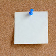 Notizzettel an Kork Pinwand