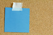 Notizzettel an Kork Pinwand