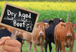 Dry Aged Beef Tafel mit Hand und Schrift