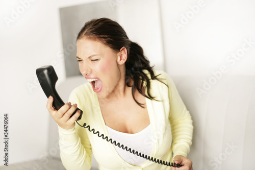Photo: wütend am Telefon wütend am Telefon