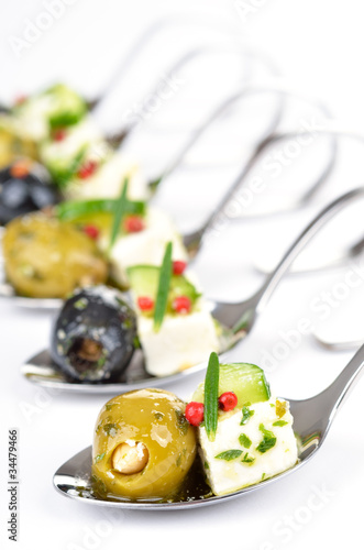 Foto: Oliven-Feta-Häppchen Oliven-Feta-Häppchen