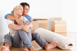 Foto: Smiling couple sitting on the floor Smiling couple sitting on the floor