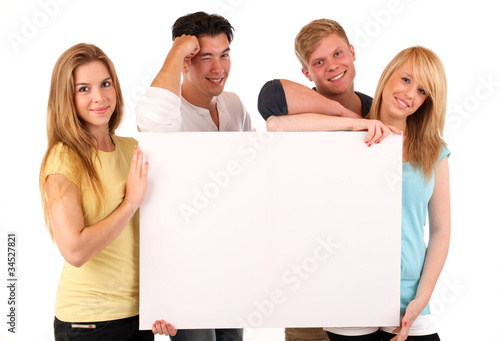 Photo: Junge Menschen mit Tafel Junge Menschen mit Tafel