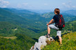 Jeune homme regardant au loin Jeune homme regardant au loin