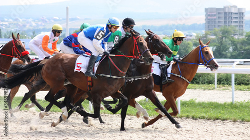 Photo: Horse racing. Horse racing.