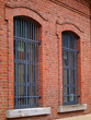 FENETRES ET MUR DE BRIQUES