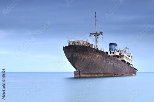 Photo: Barco fantasma. Barco fantasma.