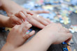 Puzzeln in Familie