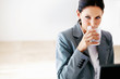 Foto: Business woman drinking water Business woman drinking water